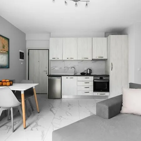 Avenue & Apartments, Nilie Hospitality Mgmt