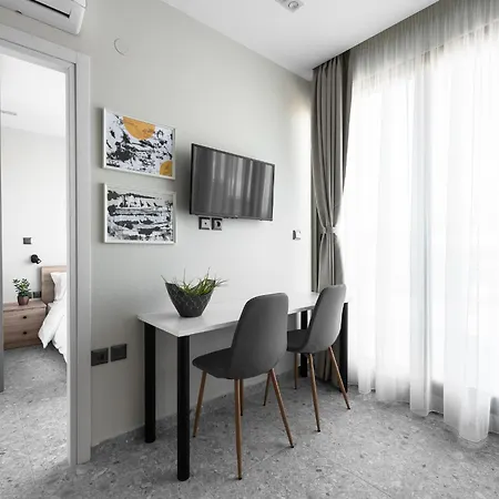 Avenue & Apartments, Nilie Hospitality Mgmt