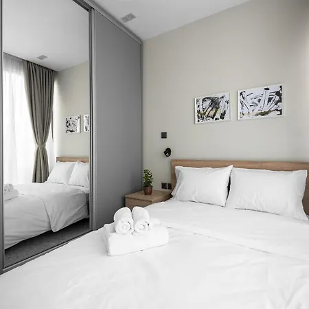 Avenue & Apartments, Nilie Hospitality Mgmt Apartment