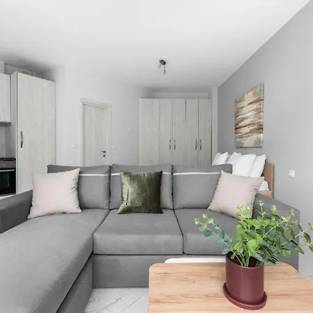 Apartment Avenue & Apartments, Nilie Hospitality Mgmt *